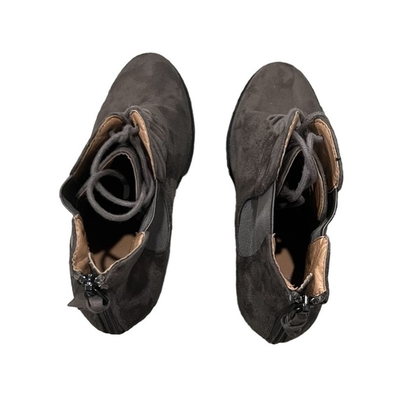 CP Tauper Taupe Lace Up Back Zipper Block Heel Ankle Boots Size 8 1/2 Women's - Picture 5 of 9